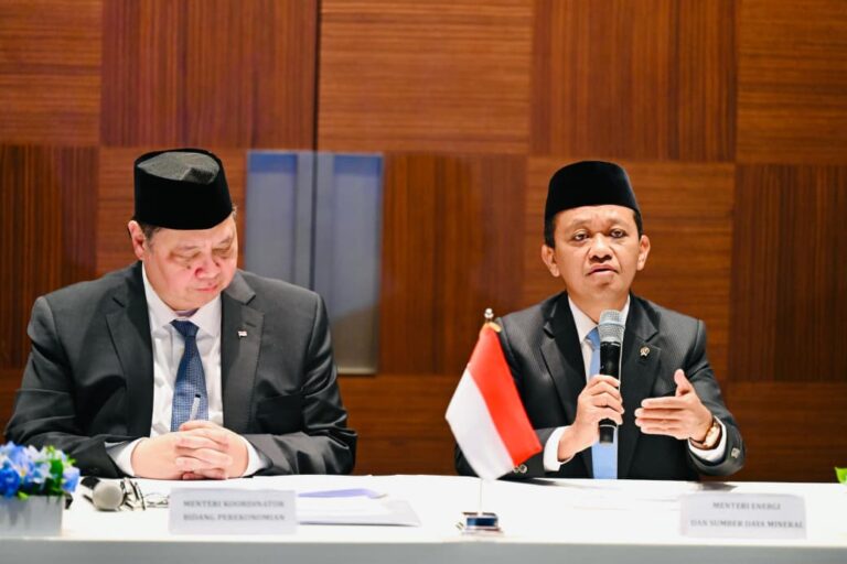 Menteri Energi dan Sumber Daya Mineral (ESDM) Bahlil Lahadalia memberikan keterangan pers kepada media di Seoul, Selasa, 31 Maret 2026.