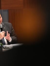 enteri Koordinator Bidang Perekonomian, Airlangga Hartarto, menyampaikan keterangannya di Seoul, Republik Korea, pada Selasa, 31 Maret 2026.