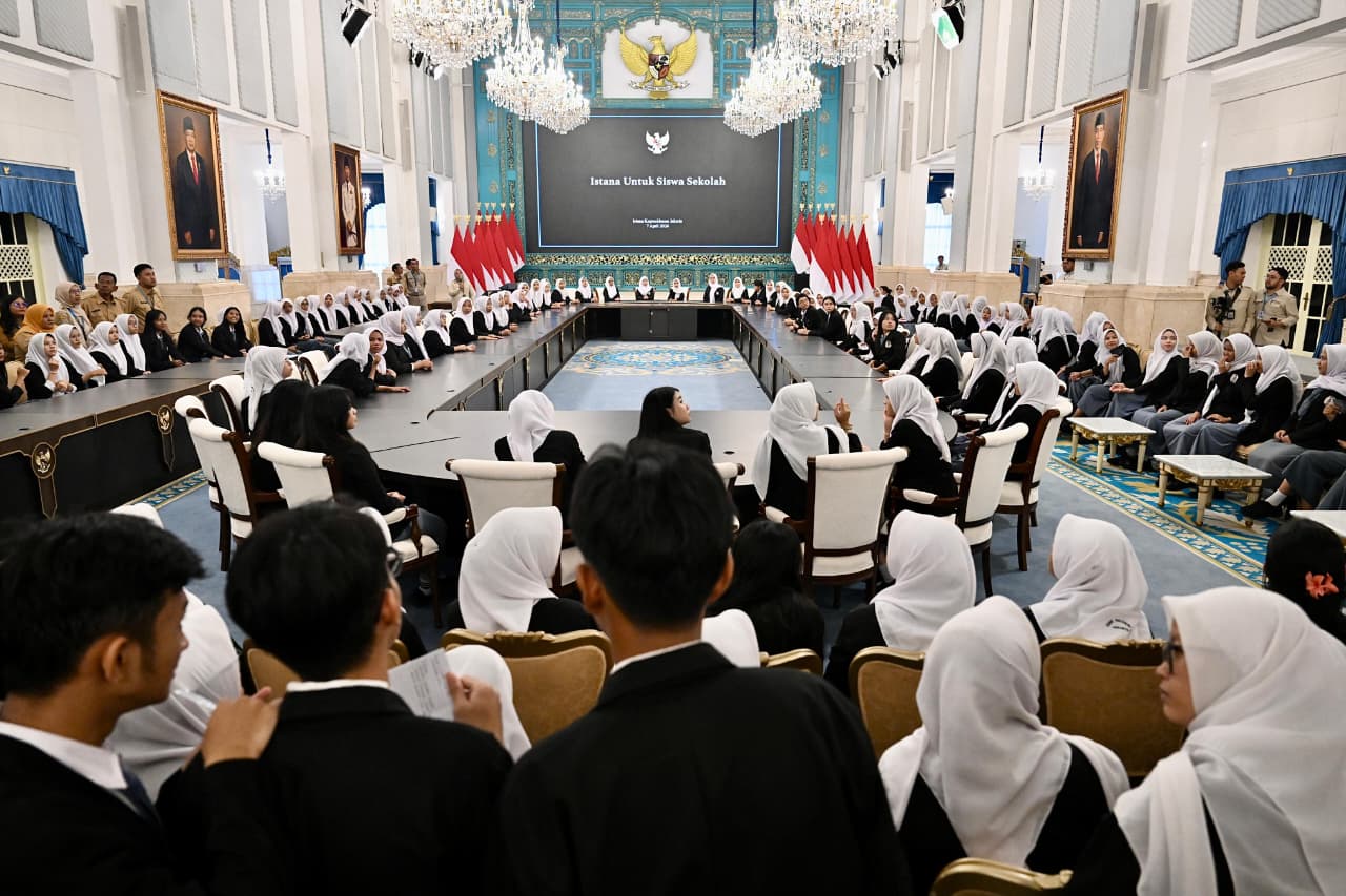Siswa SMKN 19 Jakarta melakukan kunjungan ke Istana Kepresidenan Jakarta pada Selasa, 7 April 2026.