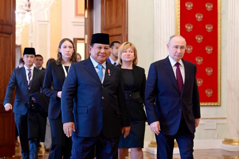 Presiden Republik Indonesia Prabowo Subianto menggelar pertemuan dengan Presiden Federasi Rusia, Vladimir Putin di Istana Kremlin, Moskow, pada Senin, 13 April 2026.