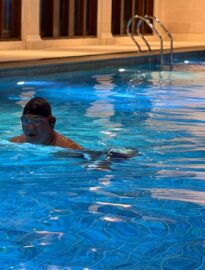 Presiden Prabowo Subianto memulai aktivitasnya pada Sabtu pagi, 18 April 2026, dengan menjalankan rutinitas olahraga di kediaman pribadinya di Hambalang, Jawa Barat.