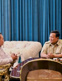 Presiden Prabowo Subianto menerima Penasihat Khusus Presiden Bidang Pertahanan Nasional Jenderal TNI (Purn) Dudung Abdurachman di Istana Merdeka, Jakarta, pada Selasa, 21 April 2026.