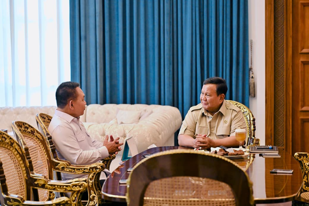 Presiden Prabowo Subianto menerima Penasihat Khusus Presiden Bidang Pertahanan Nasional Jenderal TNI (Purn) Dudung Abdurachman di Istana Merdeka, Jakarta, pada Selasa, 21 April 2026.