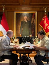 Presiden Prabowo Subianto menerima Menteri Investasi dan Hilirisasi/Kepala Badan Koordinasi Penanaman Modal (BKPM) sekaligus Kepala Badan Pengelola Investasi Daya Anagata Nusantara (BPI Danantara) Rosan Perkasa Roeslani di kediaman pribadinya di Hambalang, Kabupaten Bogor, Jawa Barat, pada Jumat, 24 April 2026.