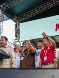 Presiden Prabowo Subianto menghadiri Peringatan Hari Buruh Internasional yang digelar di kawasan Lapangan Silang Monumen Nasional (Monas), Jakarta, pada Jumat, 1 Mei 2026.