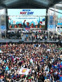 Presiden Prabowo menghadiri Peringatan Hari Buruh Internasional yang digelar di kawasan Lapangan Silang Monumen Nasional (Monas), Jakarta, pada Jumat, 1 Mei 2026.
