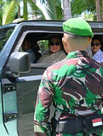 Presiden Prabowo Subianto tiba-tiba berhenti di Pos Angkatan Darat (Posad) Miangas, Kabupaten Kepulauan Talaud, Sulawesi Utara, pada Sabtu, 9 Mei 2026.