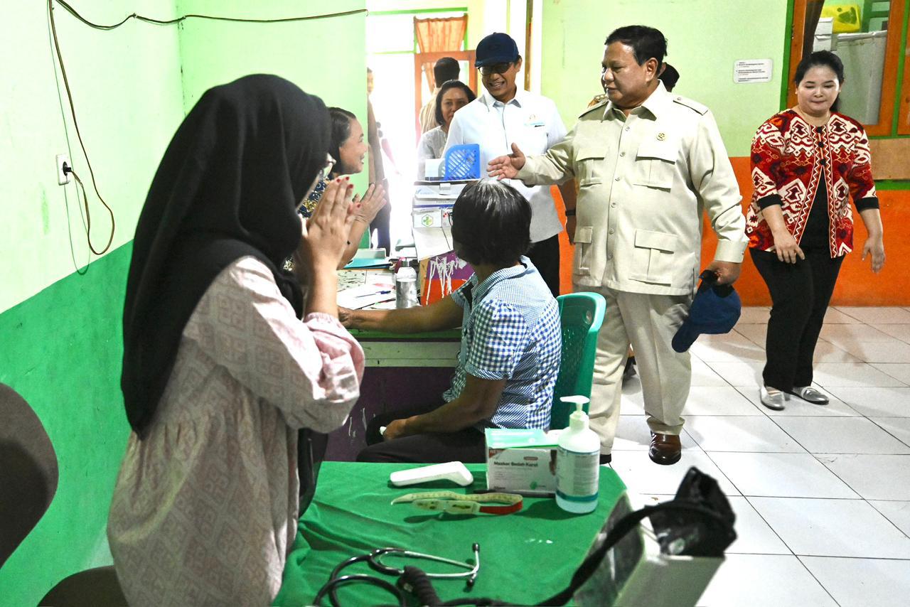 Presiden Prabowo Subianto meninjau Puskesmas Miangas, Kabupaten Kepulauan Talaud, Provinsi Sulawesi Utara, pada Sabtu, 9 Mei 2026.