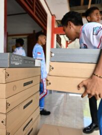 Presiden Prabowo memberikan bantuan ratusan unit layanan starlink, perangkat telepon genggam, modem internet, hingga penguatan infrastruktur telekomunikasi melalui dukungan pengembangan Base Transceiver Station (BTS) untuk Pulau Miangas, Kabupaten Kepulauan Talaud, Sulawesi Utara pada Sabtu, 9 Mei 2026.