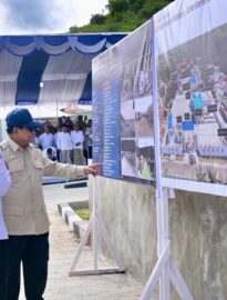 Presiden Prabowo meninjau Kampung Nelayan Merah Putih (KNMP) di Kelurahan Leato Selatan, Kota Gorontalo, pada Sabtu, 9 Mei 2026.