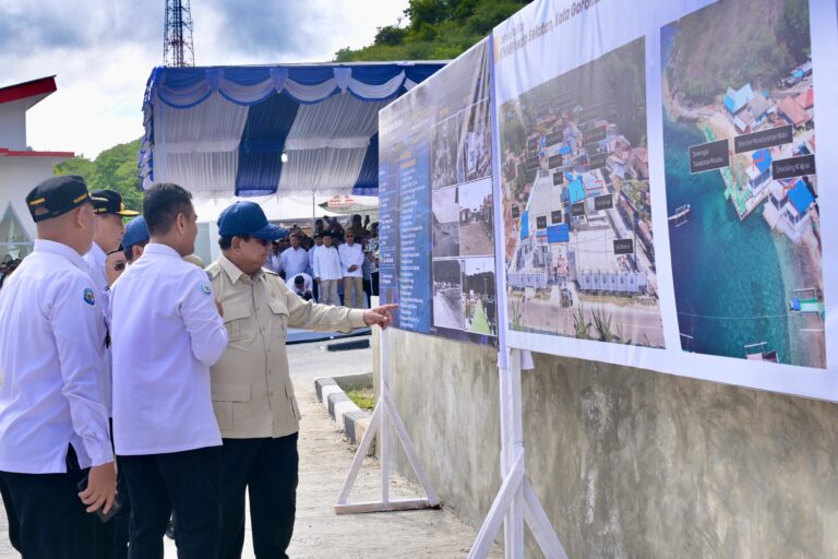 Presiden Prabowo meninjau Kampung Nelayan Merah Putih (KNMP) di Kelurahan Leato Selatan, Kota Gorontalo, pada Sabtu, 9 Mei 2026.