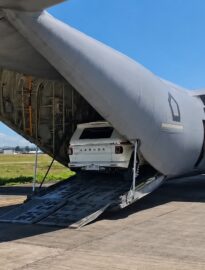 Pengiriman kendaraan taktis Maung MV3 Garuda Limousine menggunakan pesawat Airbus A400M milik TNI Angkatan Udara menuju Cebu, Filipinai usai digunakan Presiden Republik Indonesia Prabowo Subianto dalam rangkaian Konferensi Tingkat Tinggi (KTT) ke-48 ASEAN pada 7–8 Mei 2026.