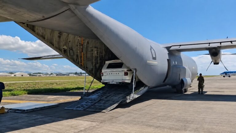 Pengiriman kendaraan taktis Maung MV3 Garuda Limousine menggunakan pesawat Airbus A400M milik TNI Angkatan Udara menuju Cebu, Filipinai usai digunakan Presiden Republik Indonesia Prabowo Subianto dalam rangkaian Konferensi Tingkat Tinggi (KTT) ke-48 ASEAN pada 7–8 Mei 2026.