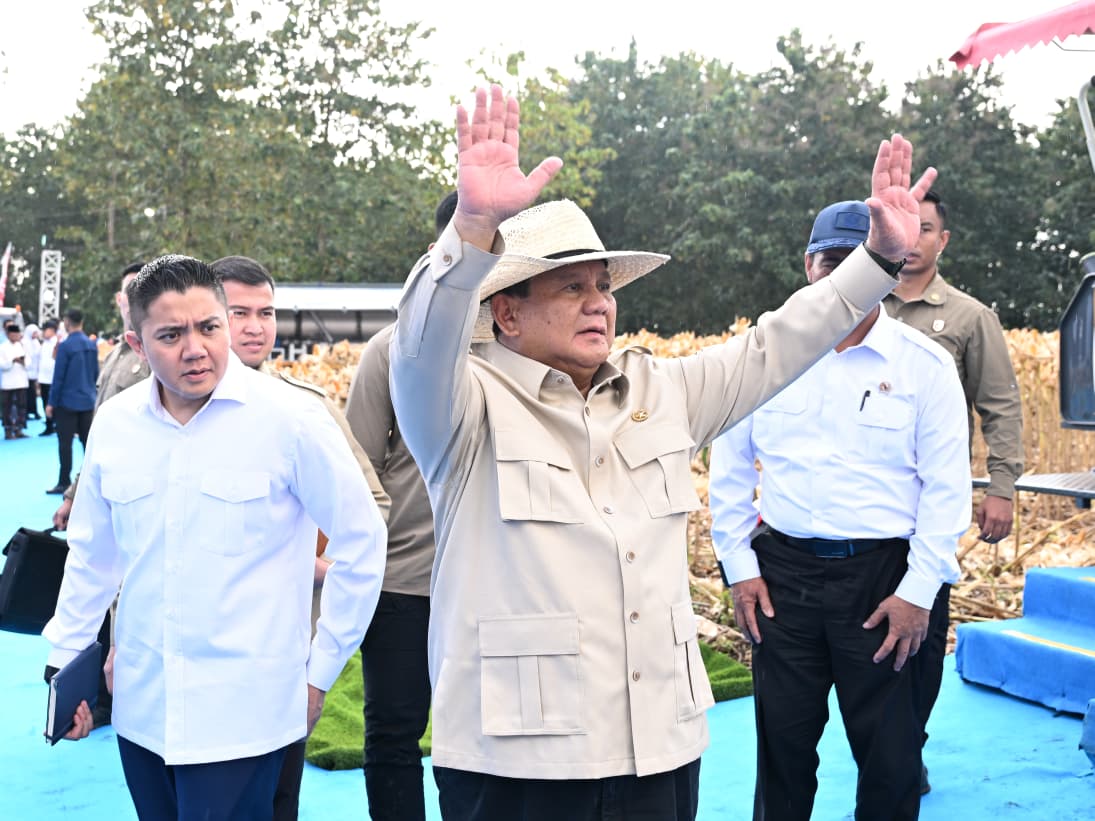 Presiden Prabowo Subianto melakukan groundbreaking 10 Gudang Ketahanan Pangan Polri serta launching operasional 166 Satuan Pelayanan Pemenuhan Gizi (SPPG) Polri Tahun 2026 di Kabupaten Tuban, Jawa Timur, pada Sabtu, 16 Mei 2026.