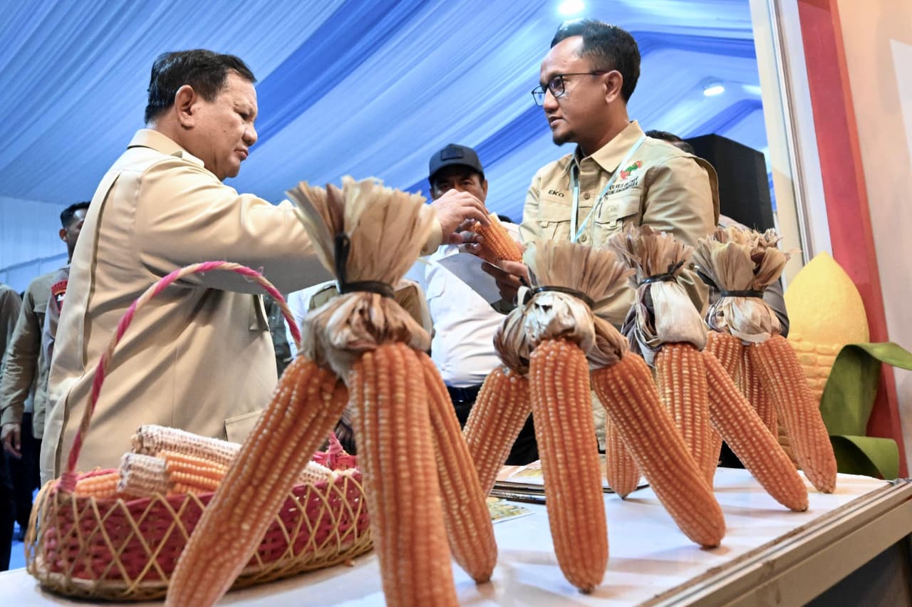 Presiden melakukan groundbreaking 10 Gudang Ketahanan Pangan Polri serta launching operasional 166 Satuan Pelayanan Pemenuhan Gizi (SPPG) Polri Tahun 2026 di Kabupaten Tuban, Jawa Timur, pada Sabtu, 16 Mei 2026.
