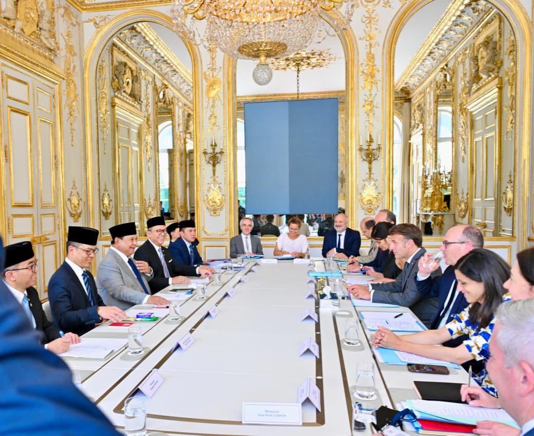 Presiden Republik Indonesia, Prabowo Subianto, melakukan pertemuan bilateral dengan Presiden Republik Prancis, Emmanuel Macron di Istana Élysée, Paris, pada Kamis, 28 Mei 2026.