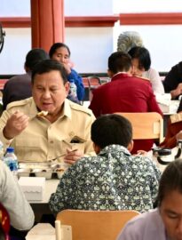 Presiden Prabowo Subianto meninjau Sekolah Rakyat Menengah Pertama (SRMP) 17 Tabanan, Bali, pada Minggu, 7 Juni 2026.