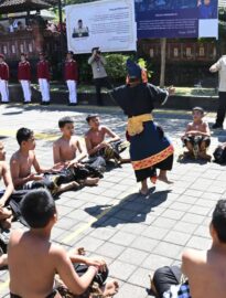 Presiden Prabowo mengunjungi Sekolah Rakyat Menengah Pertama (SRMP) 17 Tabanan, Bali, pada Minggu, 7 Juni 2026.