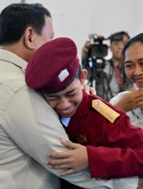 Presiden Prabowo Subianto melakukan kunjungan ke Sekolah Rakyat Menengah Pertama (SRMP) 17 Tabanan, Bali, pada Minggu, 7 Juni 2026.