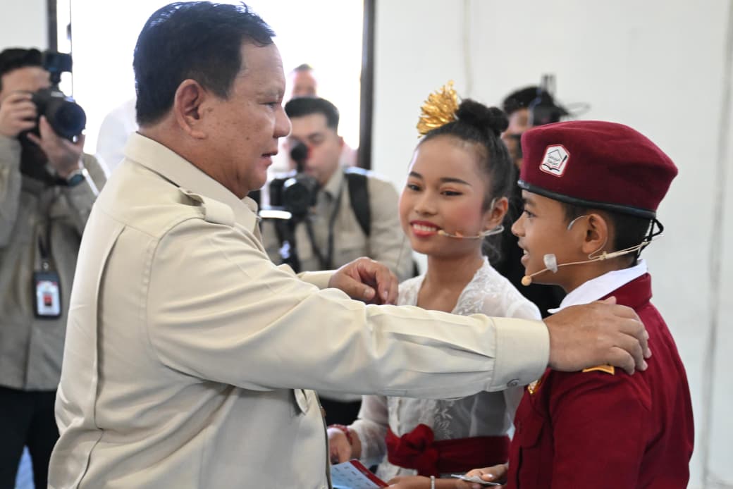 Presiden Prabowo Subianto mengunjungi Sekolah Rakyat Menengah Pertama (SRMP) 17 Tabanan, Bali, pada Minggu, 7 Juni 2026.