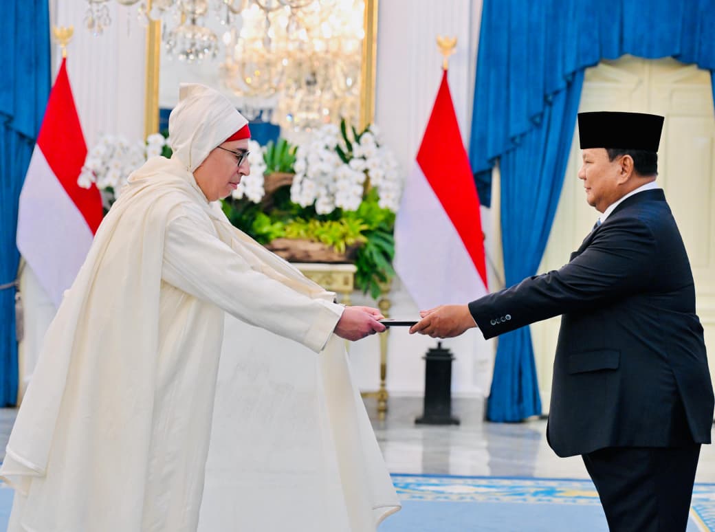 Presiden Prabowo Subianto menerima surat kepercayaan dari sembilan Duta Besar Luar Biasa dan Berkuasa Penuh (LBBP) Designate Resident untuk Republik Indonesia dalam sebuah upacara resmi yang berlangsung di Istana Merdeka, Jakarta, pada Selasa, 9 Juni 2026.