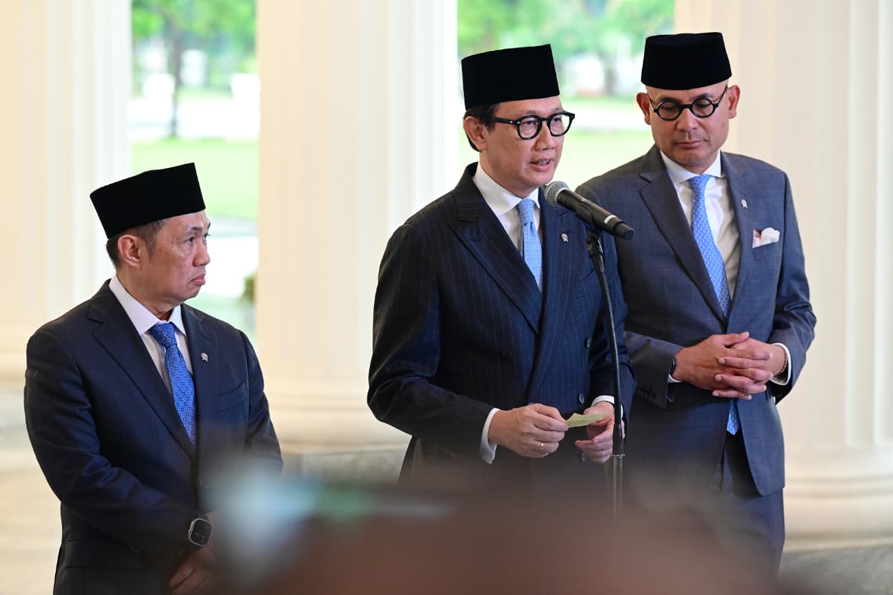 Wakil Menteri Luar Negeri Arif Havas Oegroseno menyampaikan keterangan pers Istana Merdeka, Jakarta, pada Selasa, 9 Juni 2026.