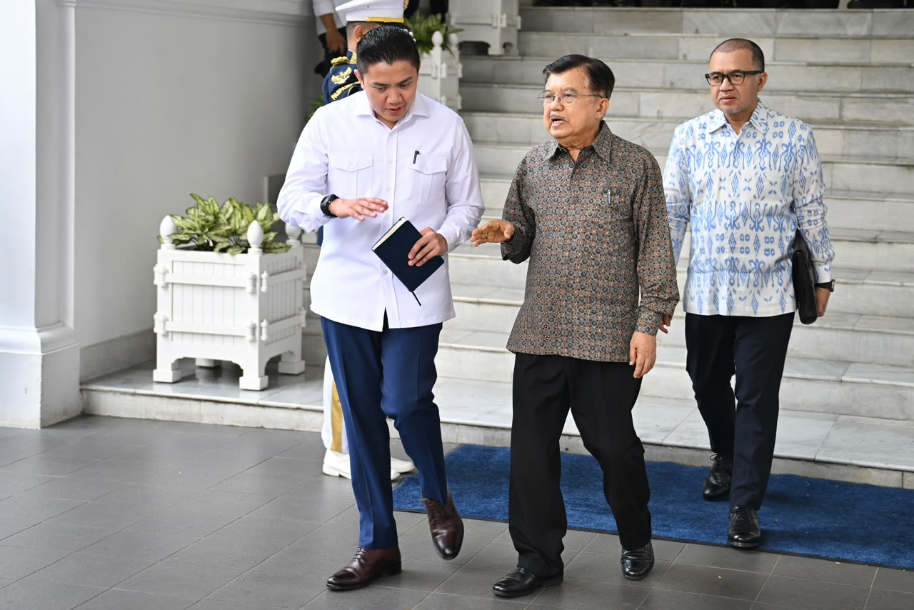 Presiden Prabowo Subianto menerima Wakil Presiden ke-10 dan ke-12 Republik Indonesia Jusuf Kalla didampingi Solihin Jusuf Kalla, di Istana Merdeka, Jakarta, pada Kamis, 11 Juni 2026.