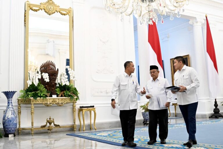 Presiden Prabowo Subianto memanggil Menteri Pendidikan Dasar dan Menengah (Mendikdasmen) Abdul Mu’ti di Istana Merdeka, Jakarta, pada Kamis, 11 Juni 2026.