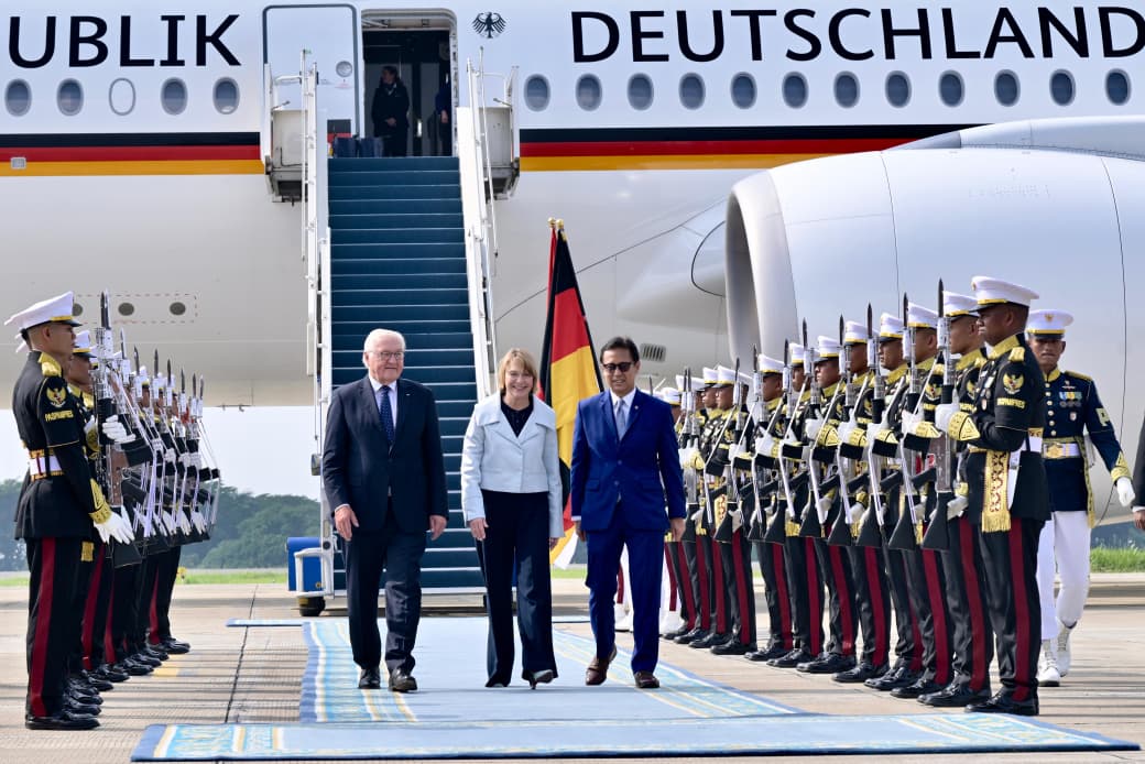 Presiden Republik Federal Jerman Frank-Walter Steinmeier dan Ibu Elke Büdenbender tiba di Jakarta dalam rangka kunjungan kenegaraan ke Indonesia pada Senin, 15 Juni 2026.