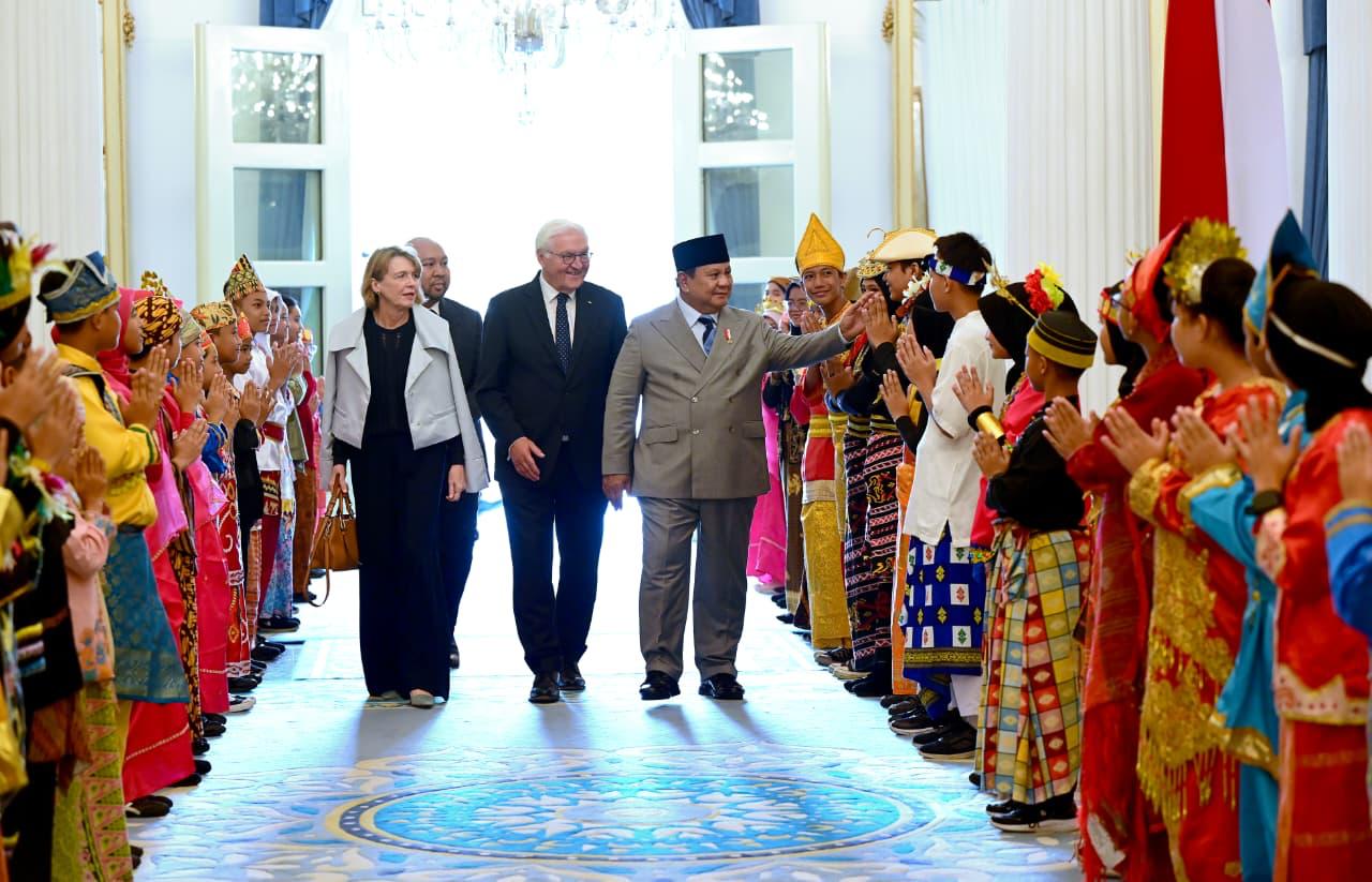 Presiden Prabowo enggelar jamuan santap siang kenegaraan sebagai bagian dari rangkaian kunjungan kenegaraan Presiden Republik Federal Jerman Frank-Walter Steinmeier beserta Ibu Elke Büdenbender di Istana Negara, Jakarta, pada Senin, 15 Juni 2026.
