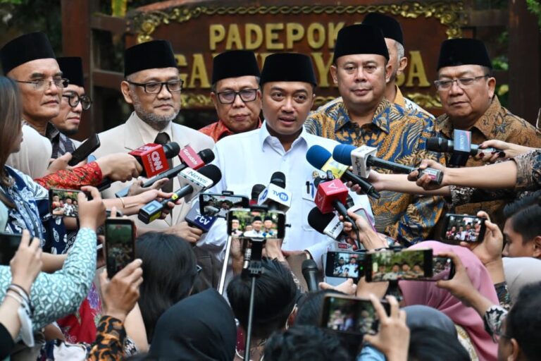 Menteri Sekretaris Negara, Prasetyo Hadi memberikan keterangan pers di Hambalang, Kabupaten Bogor, Jawa Barat, pada Rabu, 17 Juni 2026.