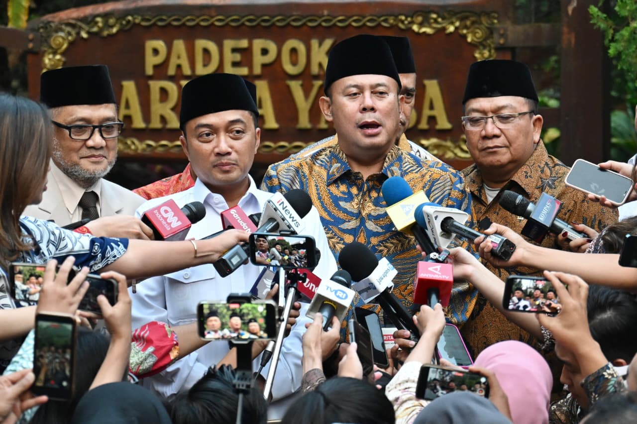 Wakil Ketua DPR RI Cucun Ahmad Syamsurijal memberikan keterangan pers di Hambalang, Kabupaten Bogor, Jawa Barat, pada Rabu, 17 Juni 2026.