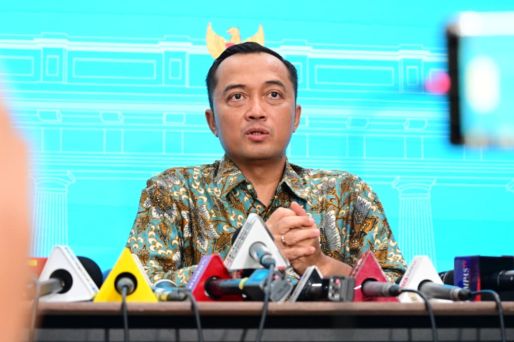 Menteri Sekretaris Negara (Mensesneg) Prasetyo Hadi menyampaikan pernyataan kepada awak media di Kompleks Istana Kepresidenan Jakarta, pada Selasa, 21 Juli 2026.