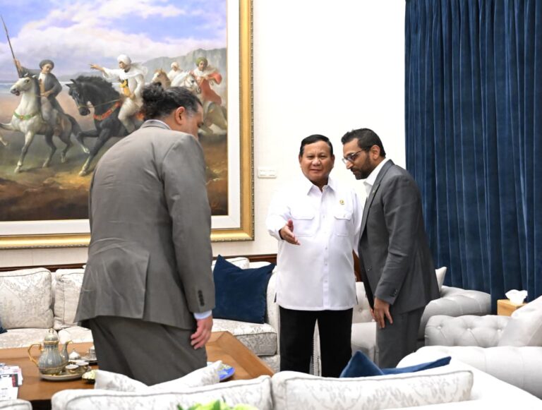 Presiden Prabowo Subianto menerima kunjungan kehormatan Direktur Federal Bureau of Investigation (FBI) Amerika Serikat, Kash Patel, di Kertanegara, Jakarta, pada Rabu, 22 Juli 2026.