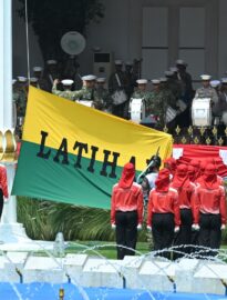 Persiapan pelaksanaan Upacara HUT Ke-81 Kemerdekaan Republik Indonesia mulai memasuki tahap gladi parsial di halaman Istana Merdeka, Jakarta, pada Selasa, 11 Agustus 2026.