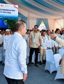 Presiden Prabowo Subianto meluncurkan Program Pembangkit Listrik Tenaga Surya (PLTS) 100 gigawatt peak (GWp) sekaligus melakukan peletakan batu pertama atau groundbreaking di Gilimanuk, Kabupaten Jembrana, Bali, Selasa, 25 Agustus 2026.
