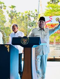 Presiden Prabowo Subianto meluncurkan Program Pembangkit Listrik Tenaga Surya (PLTS) 100 gigawatt peak (GWp) sekaligus melakukan peletakan batu pertama atau groundbreaking di Gilimanuk, Kabupaten Jembrana, Bali, Selasa, 25 Agustus 2026.