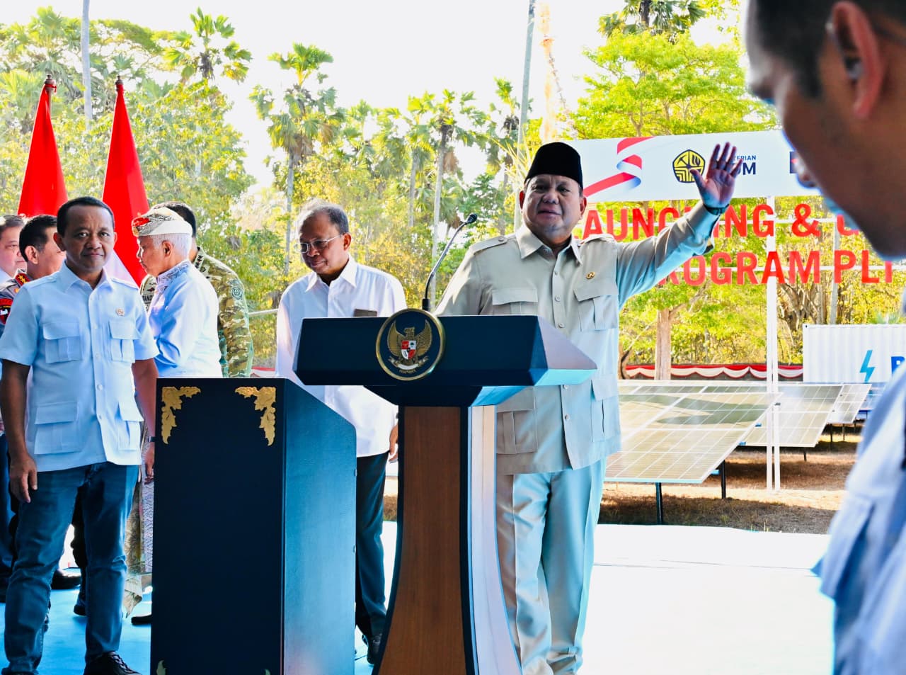 Presiden Prabowo Subianto meluncurkan Program Pembangkit Listrik Tenaga Surya (PLTS) 100 gigawatt peak (GWp) sekaligus melakukan peletakan batu pertama atau groundbreaking di Gilimanuk, Kabupaten Jembrana, Bali, Selasa, 25 Agustus 2026.