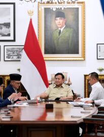 Presiden Prabowo Subianto menerima laporan Menteri dan Wakil Menteri Haji dan Umrah di Kompleks Istana Kepresidenan Jakarta, pada Senin, 28 September 2026.