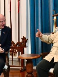 Presiden Prabowo Subianto menerima Presiden Federasi Sepak Bola Internasional (FIFA), Gianni Infantino, di Istana Merdeka, Jakarta, pada Senin, 5 Oktober 2026.