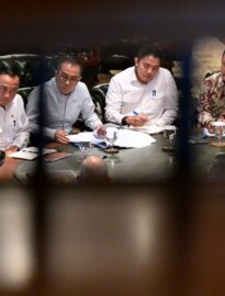 Presiden Prabowo Subianto menerima Menteri Kelautan dan Perikanan Sakti Wahyu Trenggono serta Wakil Menteri Kelautan dan Perikanan Didit Herdiawan Ashaf di kediamannya di Hambalang, Kabupaten Bogor, Provinsi Jawa Barat pada Jumat, 9 Oktober 2026.