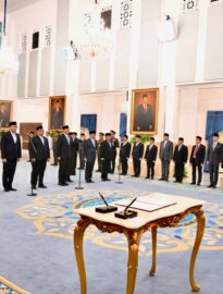 Presiden Republik Indonesia Prabowo Subianto melantik empat wakil menteri negara Kabinet Merah Putih dalam sisa masa jabatan periode tahun 2024–2029 di Istana Negara, Jakarta, pada Kamis, 15 Oktober 2026.
