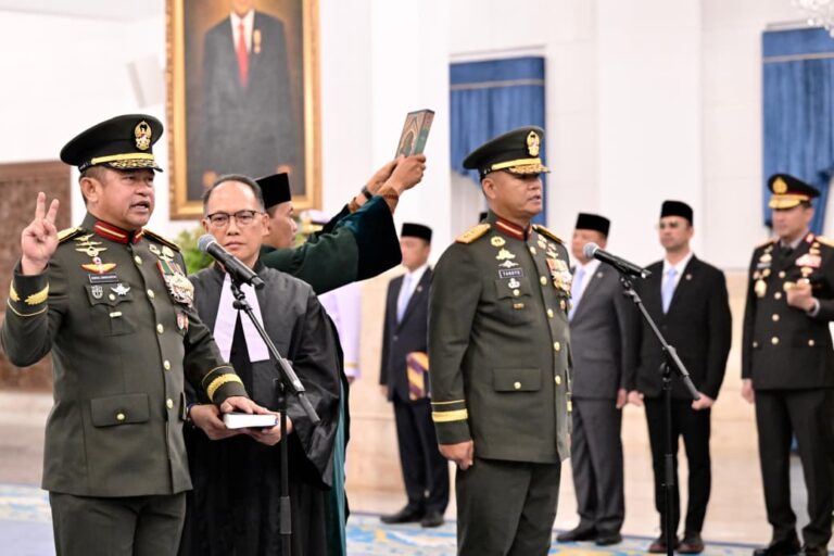 Presiden Prabowo Subianto melantik Jenderal TNI Maruli Simanjuntak sebagai Wakil Panglima TNI merangkap Kepala Badan Nasional Pengelola Perbatasan dan Daerah Terpencil di Istana Negara, Jakarta, pada Kamis, 15 Oktober 2026.