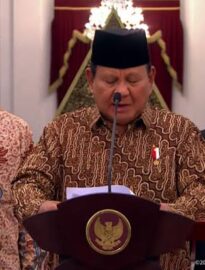 Presiden Prabowo dan Wakil Presiden Gibran Rakabuming pada saat mengumumkan susunan Kabinet Merah Putih.